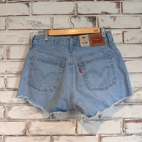 NWT Levi’s 501 high rise light wash jean shorts size 28 - Picture 4 of 4
